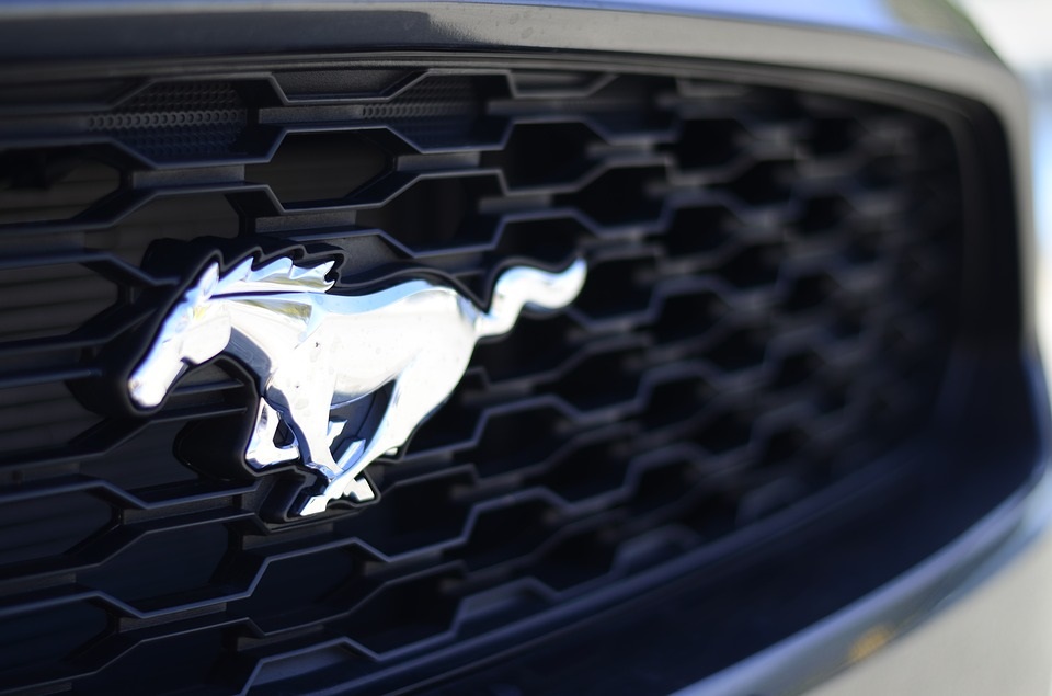 v8 mustang badge